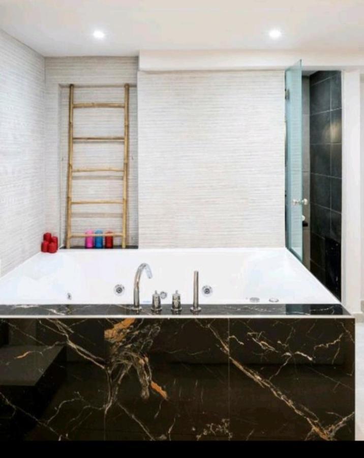 Romantic Jacuzzi Apartment Atenas Exterior foto