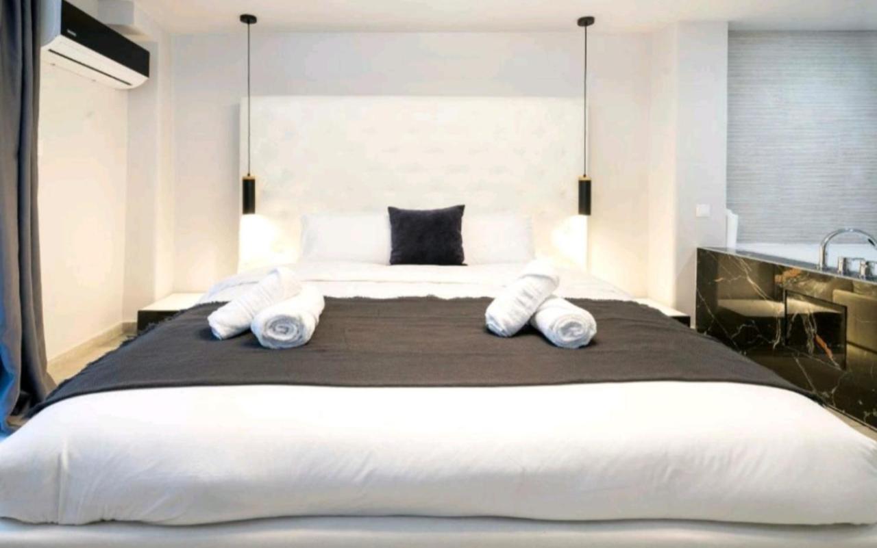 Romantic Jacuzzi Apartment Atenas Exterior foto